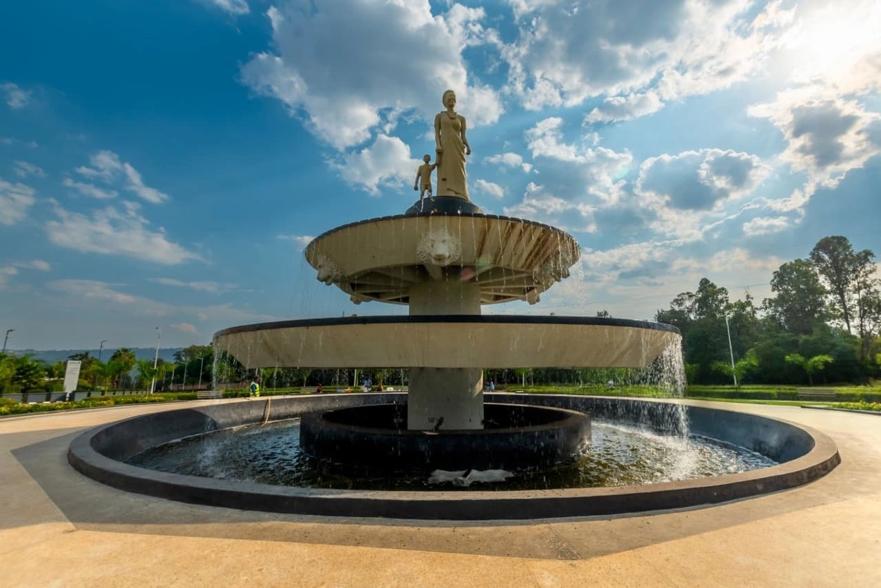 The Kigali city statue for women and her child, settled in the center that present history and culture of Rwandans. Every traveler who visit Kigali always need and like to see this first