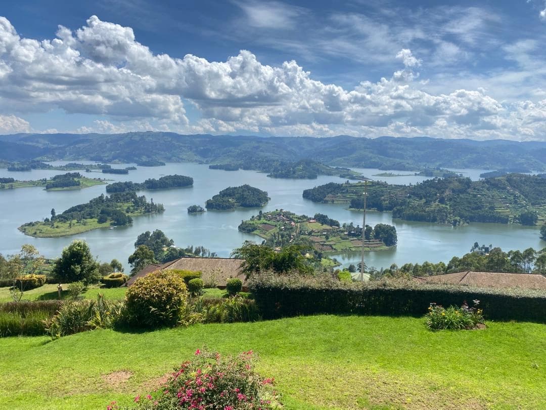 1 Day Lake Bunyonyi & Local Food Experience
